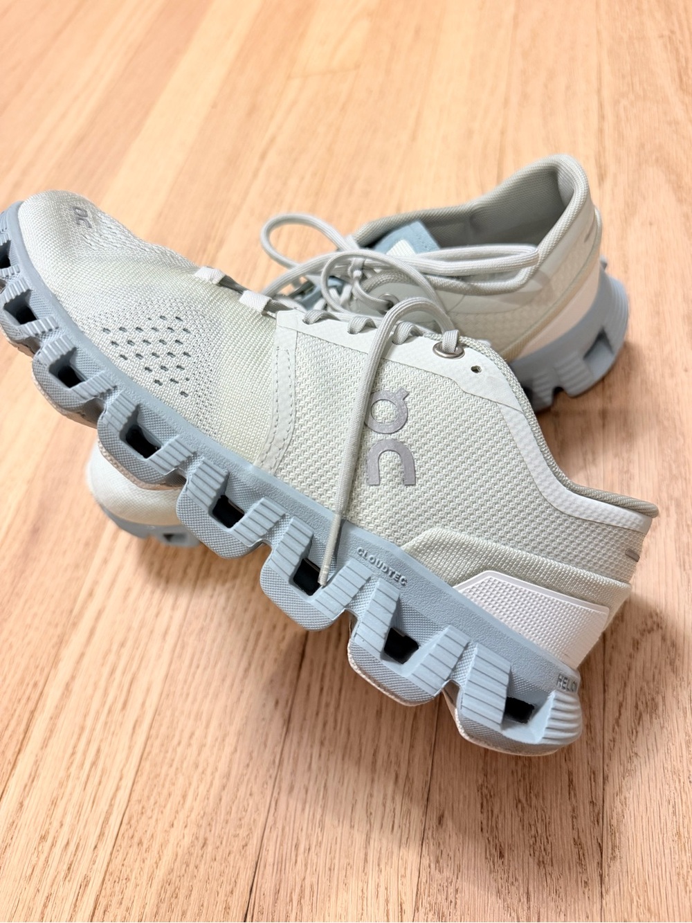 On Cloud X Women’s Running Training Shoes Size 6 Light Gray